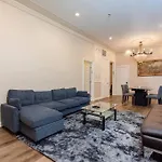 Lavish 2-Bedroom Apartment In La!