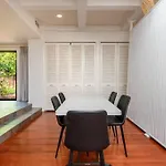 1Br With Private Backyard And Big Couch In Van Nuys