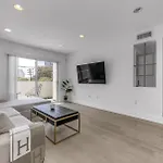 Luxury & Modern 3 Bedroom & 3 Bathroom Penthouse In Santa Monica With Free Parking