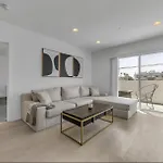 Luxury & Modern 3 Bedroom & 3 Bathroom Penthouse In Santa Monica With Free Parking