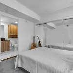 Luxury & Modern 3 Bedroom & 3 Bathroom Penthouse In Santa Monica With Free Parking