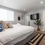 Luxury Living Steps Away From Downtown La