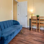 Chic And Modern 4-Bedroom Apt In Prime La Location