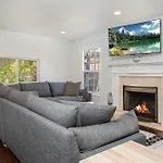 Luxe Spacious Home In Tarzana