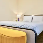 Los Angeles Modern Studio
