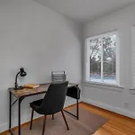 Chic Charming 2-Bedroom With Office In The Weho