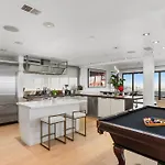 Modern 3 Bd Sunset Strip Jetliner View Villa