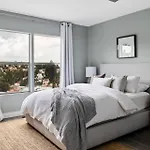Hollywood Hideaway