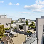 Large Dtla Townhome On-Site Free Parking, A Rooftop Gym, & A Pool