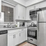 Chic 3-Levels Loft-Style 2-Bedroom 2-Bathroom Condo By Hollywood