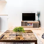 Cozy Modern 2-Bedroom 3 Levels Loft Central Location Close To Downtown La