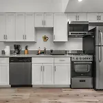 1-Bedroom Lofts In Hollywood Modern Design, Balcony, Parking & Hollywood Sign