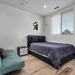 1-Bedroom Lofts In Hollywood Modern Design, Balcony, Parking & Hollywood Sign