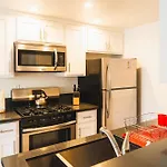 Chic Large One Bedroom With Dinning Area In Hear Of Koreatown With Free Parking