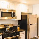 Chic Large One Bedroom With Dinning Area In Hear Of Koreatown With Free Parking