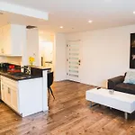 Chic Large One Bedroom With Dinning Area In Hear Of Koreatown With Free Parking