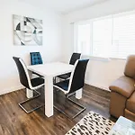 Chic 1-Bedroom With Dinning Area In Central Location Close To Downtown With Free Parking