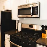 Stylish One Bedroom In Hollywood Koreatown Area With Parking