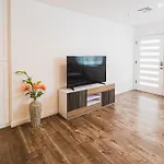 Stylish One Bedroom In Hollywood Koreatown Area With Parking