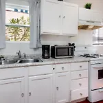 Unwind In Luxury 2Br Apt In La Sleep 4