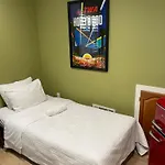 Private Room In La With Free Wifi And Tv With Shared Kitchen