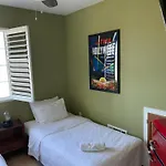 Private Room In La With Free Wifi And Tv With Shared Kitchen