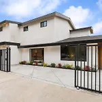 Luxury Living 3Br House With Outdoor Space, Parking