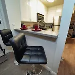 Elegant Hollywood Condo With Balcony & Pool