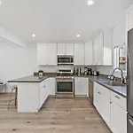 Muirfield Chic City Bungalow With Parking