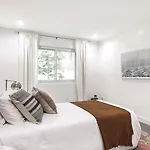Private Rooftop 3 Bedrooms Remodeled Townhome