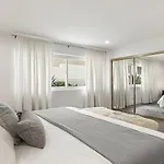 Private Rooftop 3 Bedrooms Remodeled Townhome