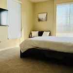 Oasis 2 Bedroom Minutes To The Marina