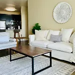 Oasis 2 Bedroom Minutes To The Marina