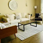 Oasis 2 Bedroom Minutes To The Marina
