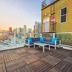 Stunning 1 Bdr 1 Bth, Pool, Jacuzzi