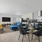 Luxury Oasis In Culver City! Free Parking And Jacuzzi