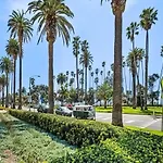 Elegant Two Bedroom Santa Monica Apartment