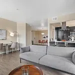 Charming 3-Bedroom 3 Bth Apt Near Venice Beach!