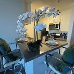 Incredible Two Bedroom Hollywood Apartments Free Parking