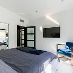 3M Hollywood Modern Oasis