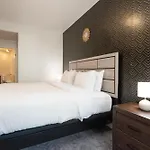 Two Bedroom By The Hollywood Walk Of Fame!