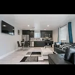 Charming Home In La Prime Location