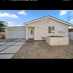 Charming Home In La Prime Location