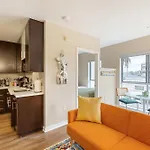Artistic Studio In Downtown Sm With Breathtaking Skyline View