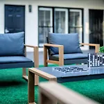 Lyfe Inn & Suites By Aga - Beverly Hills