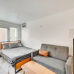 Sherman Oaks Hideaway Lush Grounds, Shared Pool!
