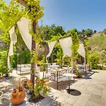 Sherman Oaks Hideaway Lush Grounds, Shared Pool!
