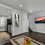Modern 2 Levels One-Bedroom Retreat In Central Location In Hollywood