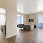 Charming 3-Bedroom 3 Bth Apt Near Venice Beach!