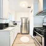 Charming 2-Br, 2-Story Home In Heart Of La - Br4